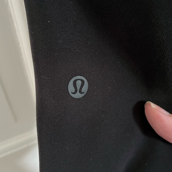 Lululemon Black Loose Fitting Ankle Length Pull on Pants Elastic Waist Ties 6 - Picture 5 of 9